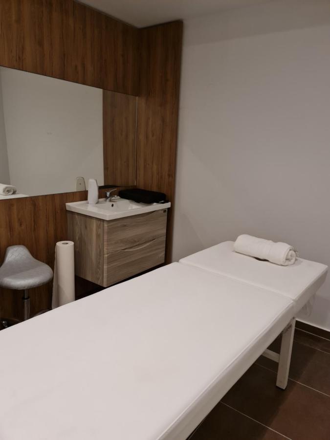Hotel Aross Kanine Екстер'єр фото